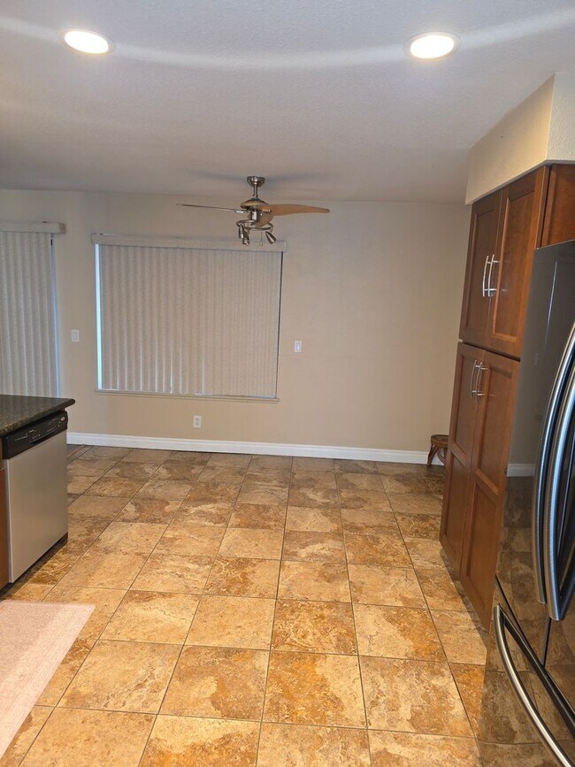 Building Photo - Beautiful 4 bed/ 3 bath POOL Home For Rent