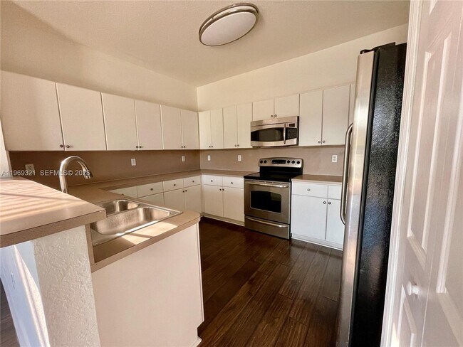 Building Photo - 10844 NW 84th St