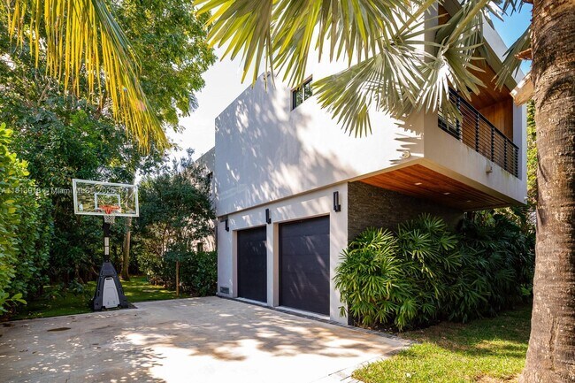 Building Photo - 4094 Park Ave
