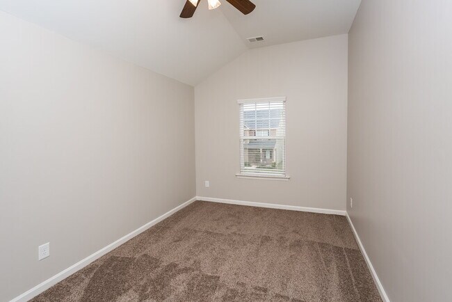 Building Photo - 229 Klinetop Dr