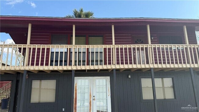 Building Photo - 8504 Lago Vista Dr
