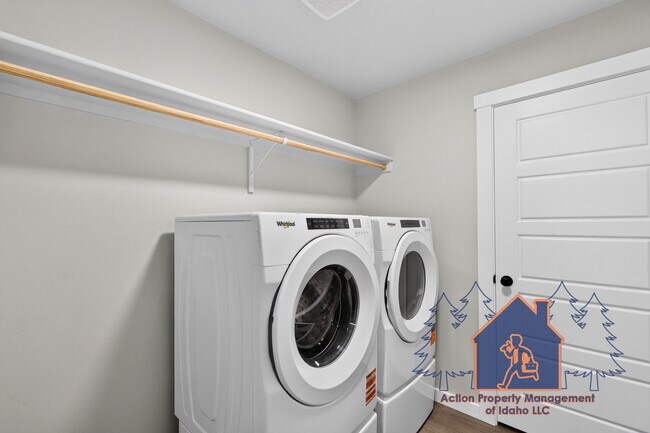 Building Photo - 2079 S Border Wy