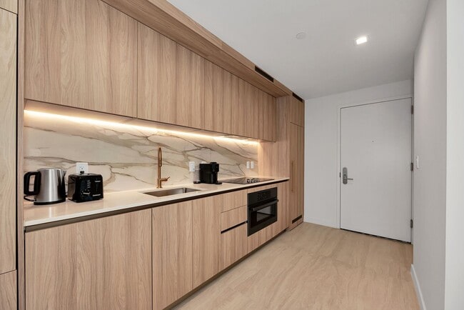 Building Photo - Fully furnished 2-bedroom residence in the heart of Brickell.