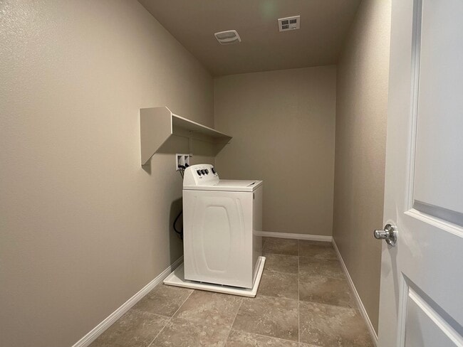 Building Photo - Brand New, Never Lived in House, located in the Southwest!