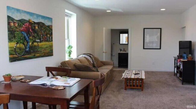 Building Photo - 303 S Washington St