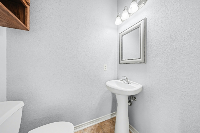 Building Photo - 1124 N Penelope St