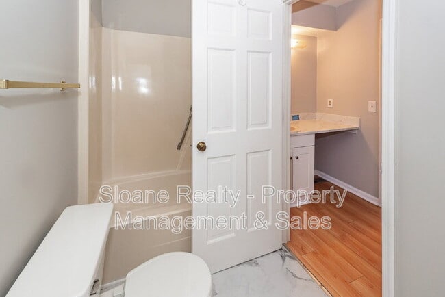 Building Photo - 854 Colony Dr