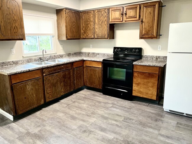 Building Photo - 6390 Firethorn Ave