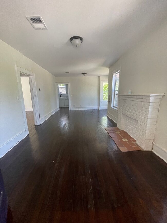 Building Photo - 2 Bed 1 Bath Home | Pet Friendly | Washer ...