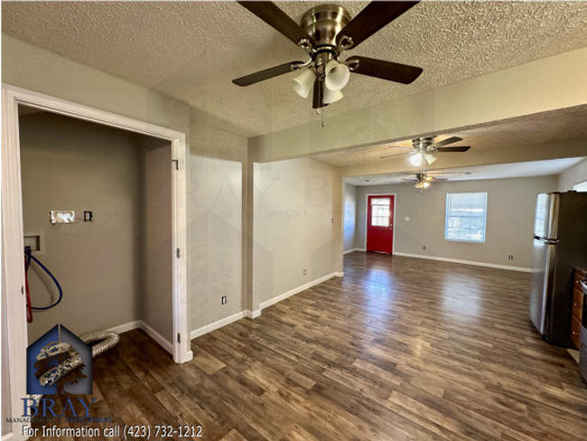 Building Photo - Renovated 3BR / 1BA house in central Kingsport