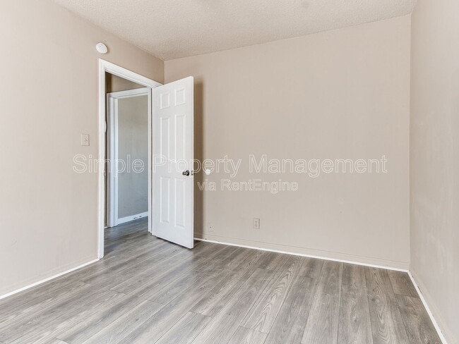 Building Photo - 4011 N Rockwell Ave