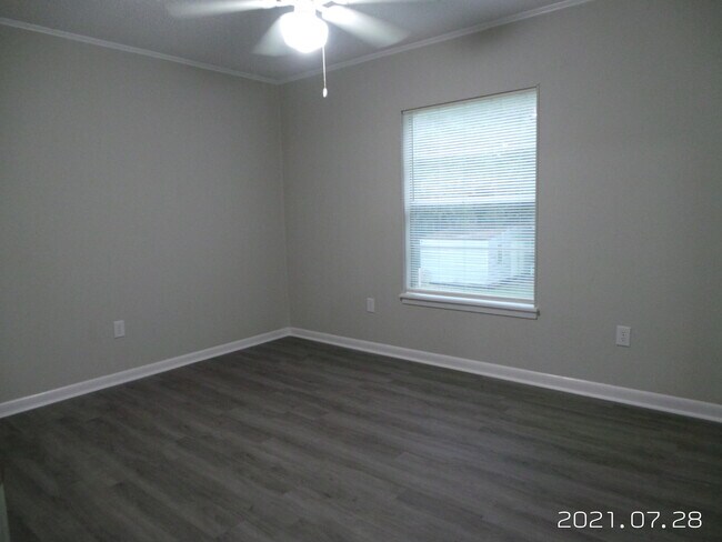 Building Photo - 203 E John Sims Pkwy
