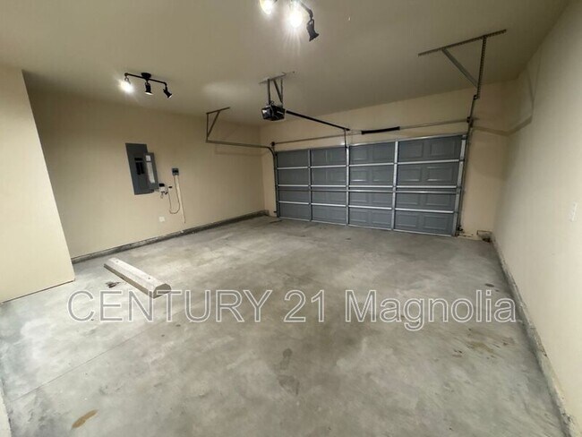 Building Photo - 3061 White Gate Lp