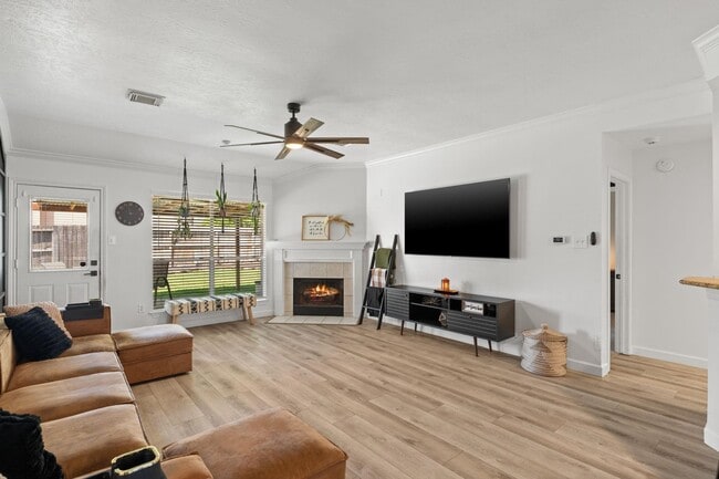 Building Photo - 14526 Chestnut Falls Dr