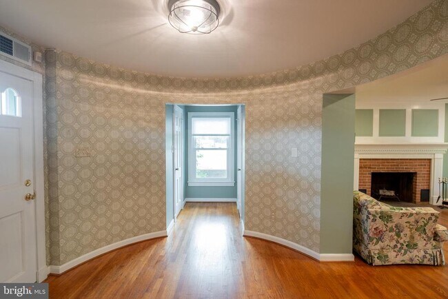 Building Photo - 12475 Rock Point Rd