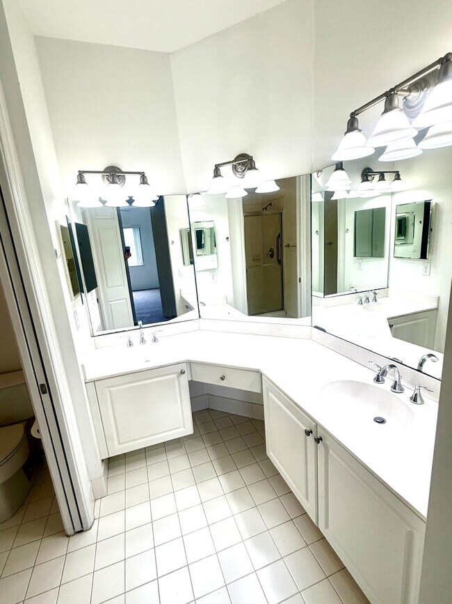 Building Photo - 3600 Oaks Clubhouse Dr