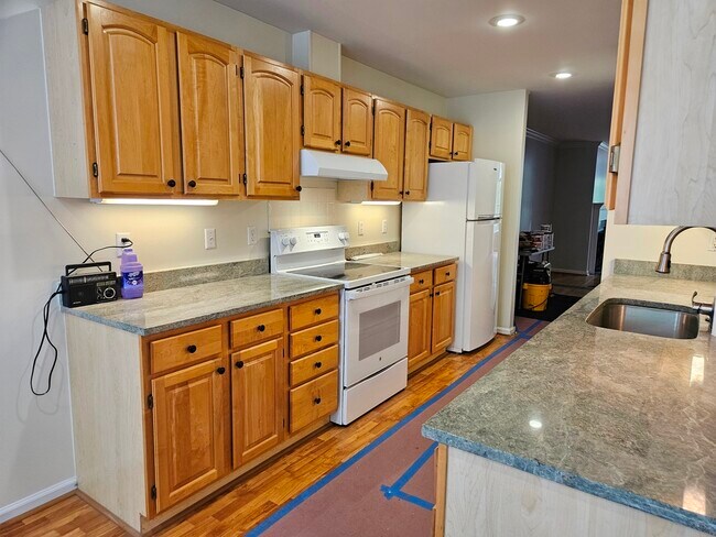 Building Photo - 602 Mockingbird Way
