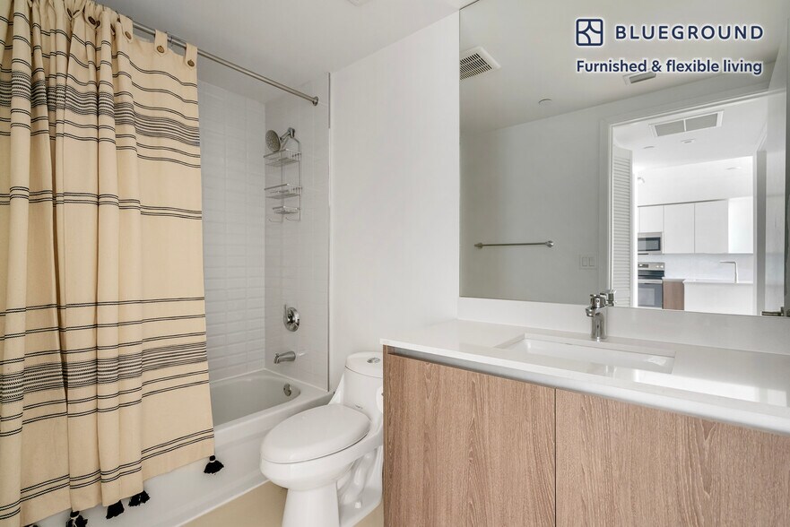 Building Photo - 1501 SW 37th Ave