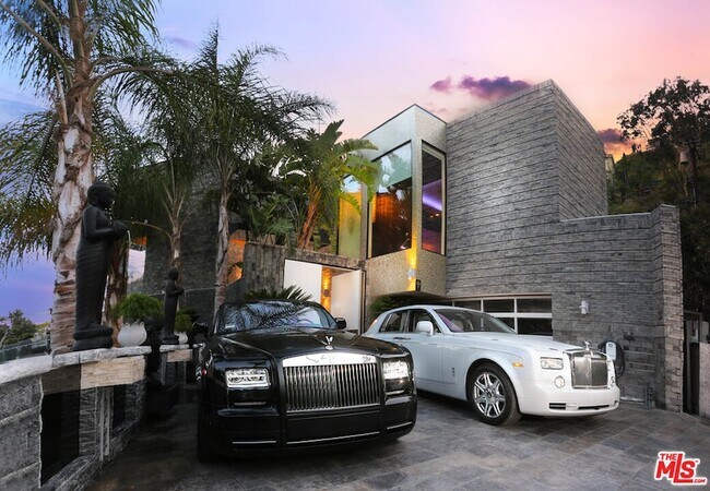 Building Photo - 8356 Sunset View Dr