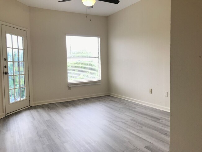 Building Photo - Great Location 2/2 BACKS TO NORTHEN WALNUT CREEK TRAIL