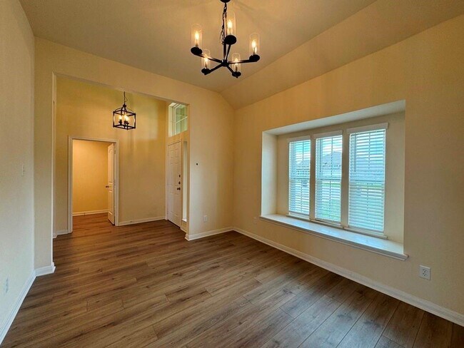 Building Photo - 5115 Leaning Tree