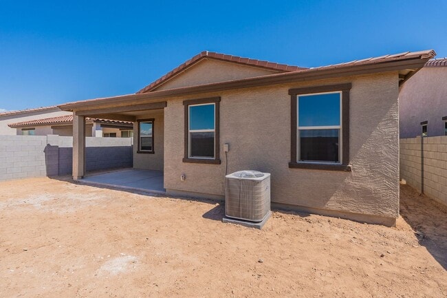 Building Photo - Modern 3-Bed + Den Home in Ventana De Estrellas