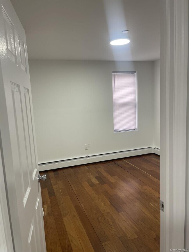 Building Photo - 60 W 184th St