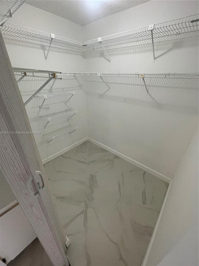 Building Photo - 9510 Seagrape Dr