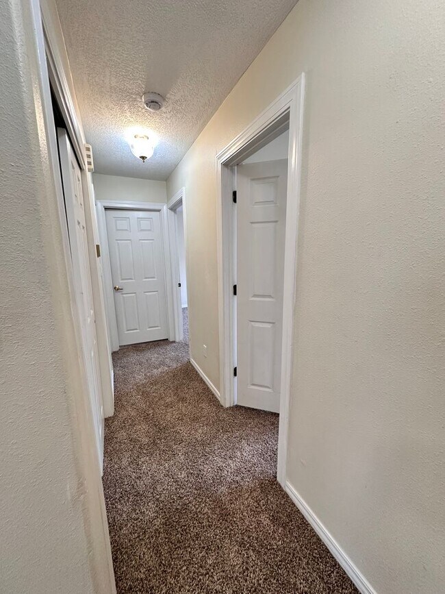 Building Photo - 6535 Tierra Prieta Ave NW