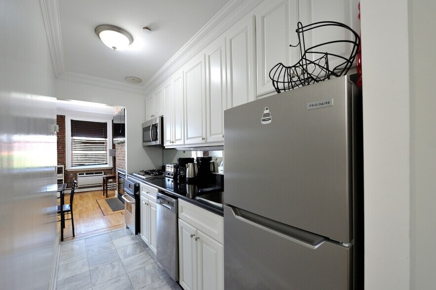 Building Photo - 468W W 47th St