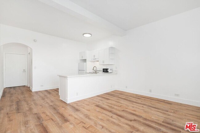 Building Photo - 1440 Veteran Ave