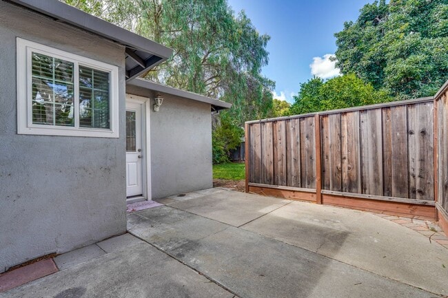 Building Photo - Wonderful 3 bedroom , 2 bath home in Mount...