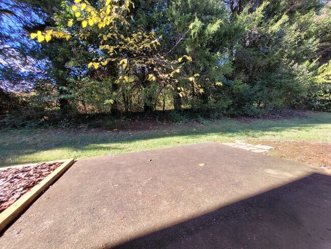 Building Photo - Adorable 2 Bed/1 Bath Condo - One Story - ...