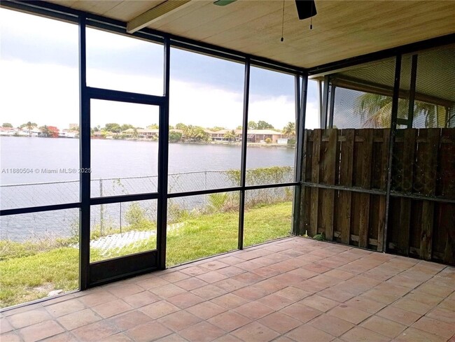 Building Photo - 2531 W 60th Pl