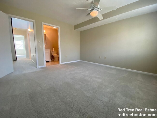 Building Photo - 1400 Lagrange St