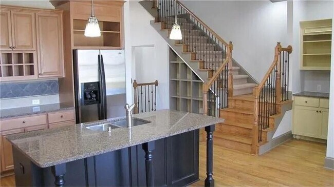 Building Photo - 6556 Bennington Bluff Ct
