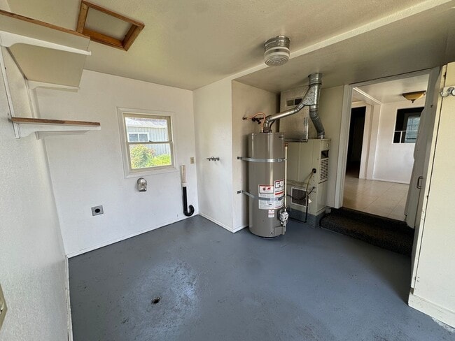 Building Photo - Quaint home in Hucrest
