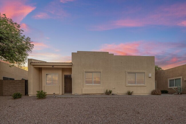 Building Photo - Beautiful 3 bedroom patio home with open f...