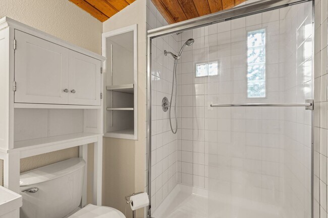 Building Photo - Must See! 3 bed/2 bath home with amazing private backyard - Double Garage/Community Pool