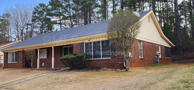 Building Photo - 3441 Southgate Trail SE