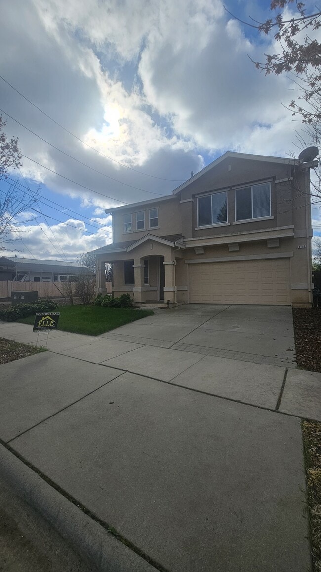 Building Photo - 3157 Rogue River Dr