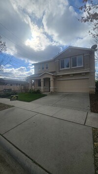 Building Photo - 3157 Rogue River Dr