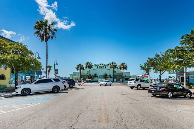 Building Photo - P233 - Lynd #9