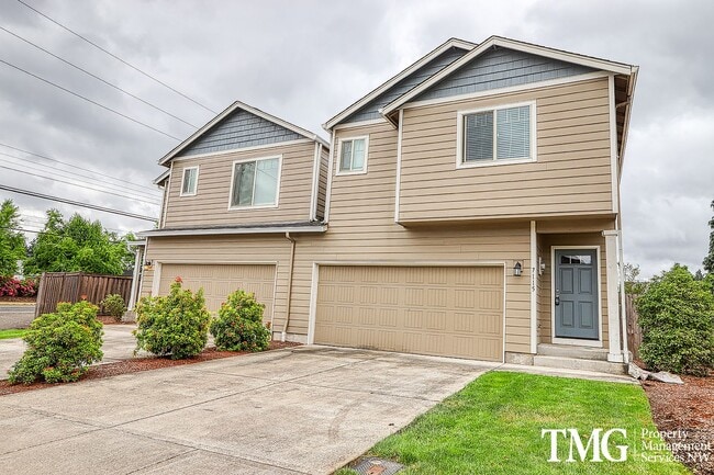 Building Photo - 3 Bedroom/2.5 Bath With Fenced Backyard, W/D Included, and AC!