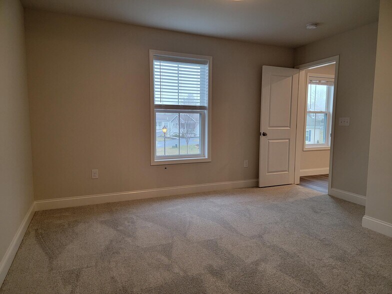 Building Photo - 186 Millard Dr