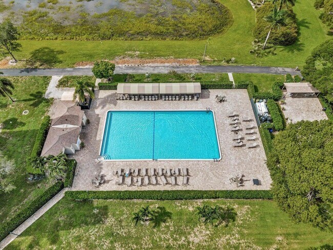 Building Photo - 7192 Huntington Ln