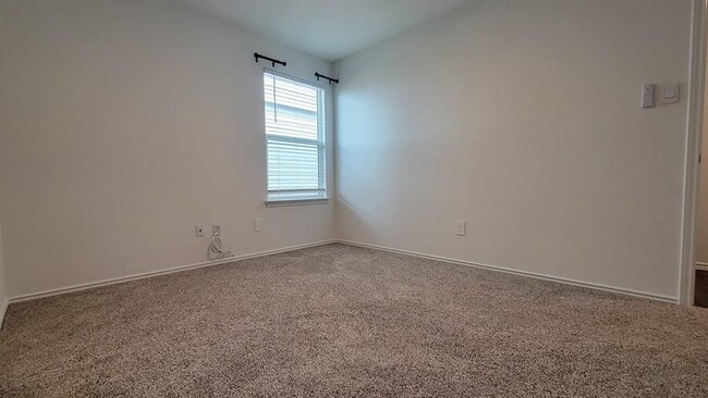 Building Photo - 504 Sandringham Lp
