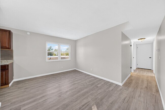 Building Photo - Now Accepting Section 8 –  3 Bedroom /2 Bath Florissant, MO