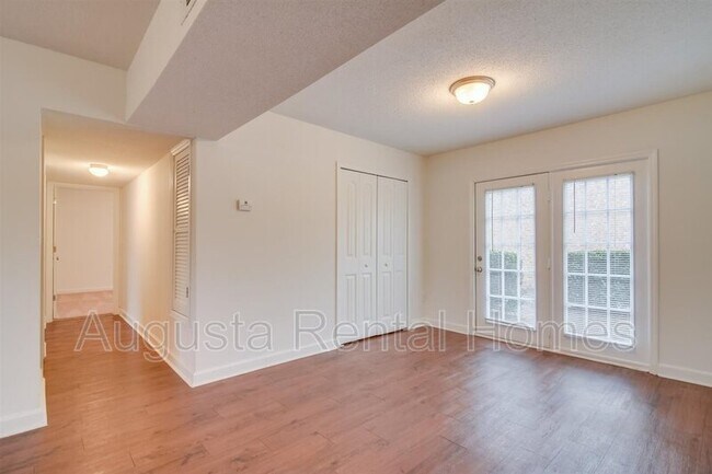 Building Photo - 2905 Arrowhead Dr