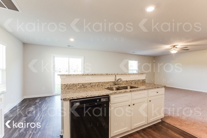 Building Photo - 207 Common Reed Dr